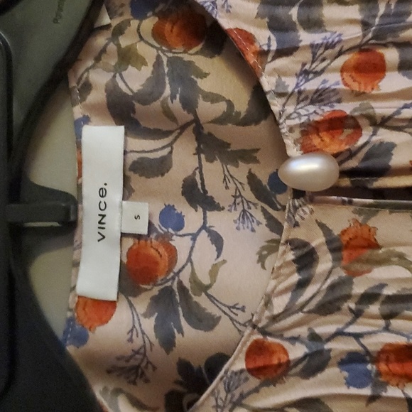 Vince pearl closure blouse sz S - Picture 2 of 4